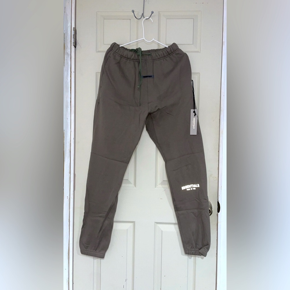 Fear Of God Essentials Sweatpants “Cement”